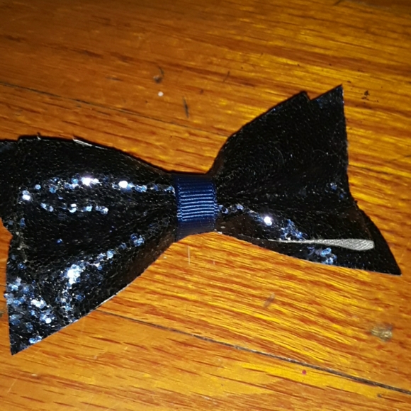 Bow - Picture 1 of 2